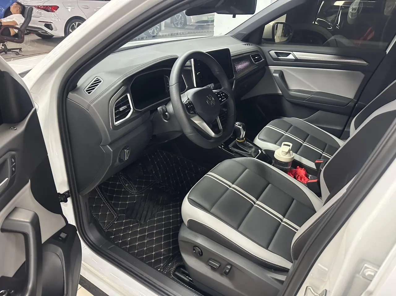 Volkswagen 2025 Tange 1.5TSI 300TSI Two-Drive Chen Guang Edition (Change 2) Automatic Gear 3