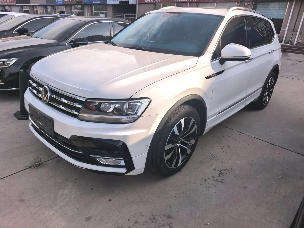 Open image lightbox: Volkswagen 2021 Tiguan L R-Line 2.0TSI 330TSI Two-Drive Overdrive Automatic Gear