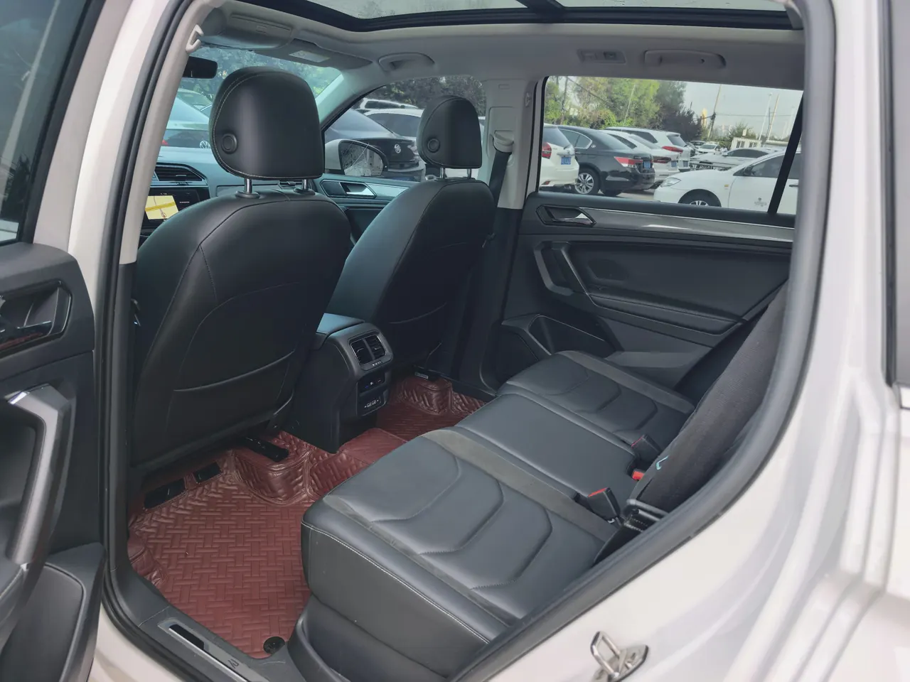 Volkswagen 2021 Tiguan L R-Line 2.0TSI 330TSI Two-Drive Overdrive Automatic Gear 2