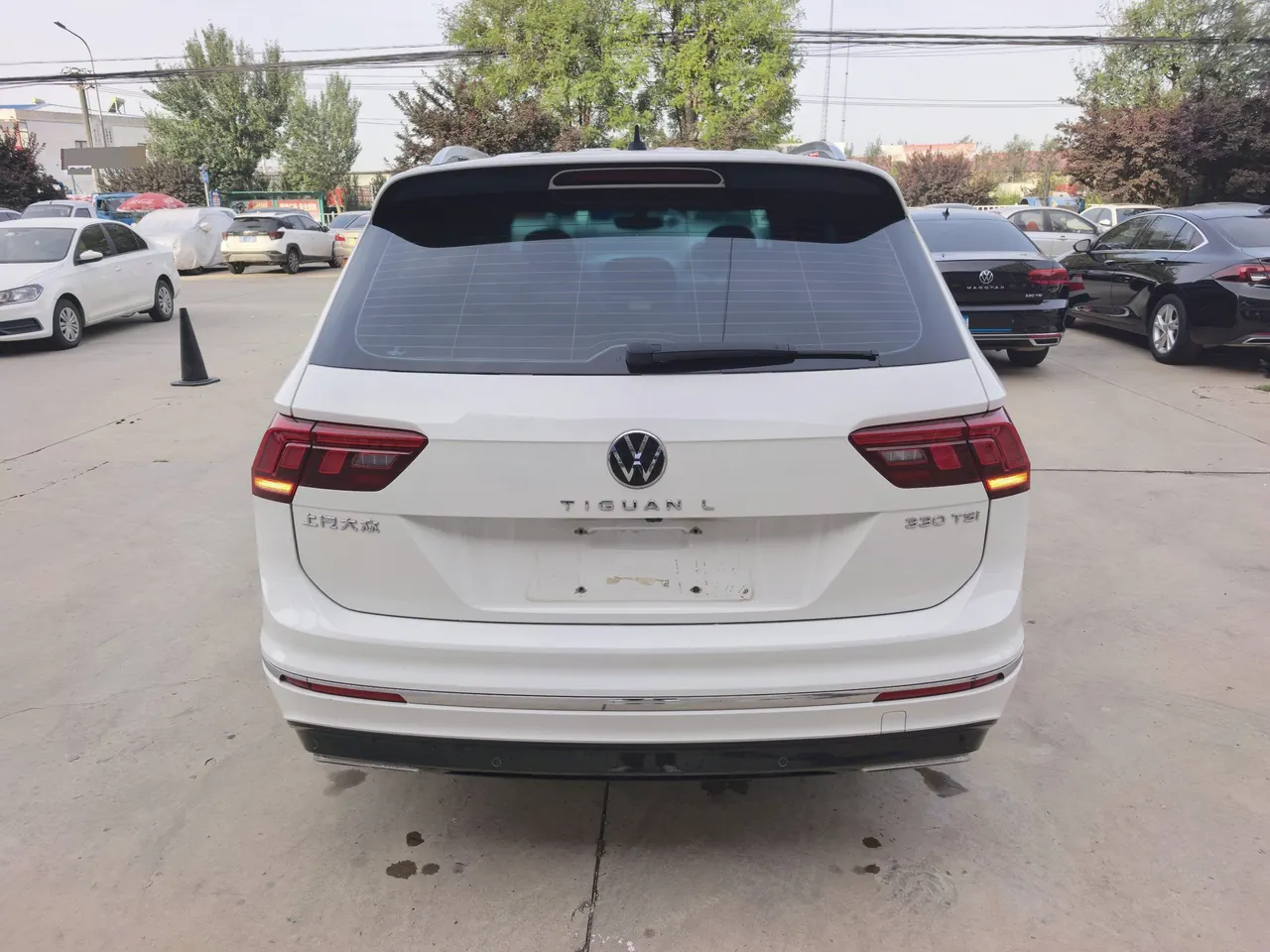 Volkswagen 2021 Tiguan L R-Line 2.0TSI 330TSI Two-Drive Overdrive Automatic Gear 6