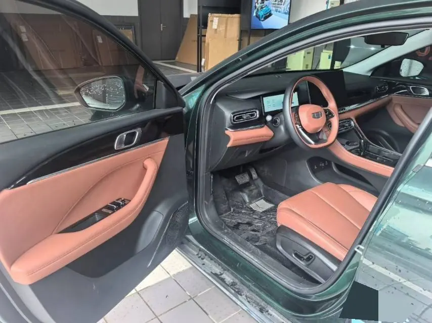 Geely 2026 Emgrand – Sedan 1.5T Flagship Automatic 5