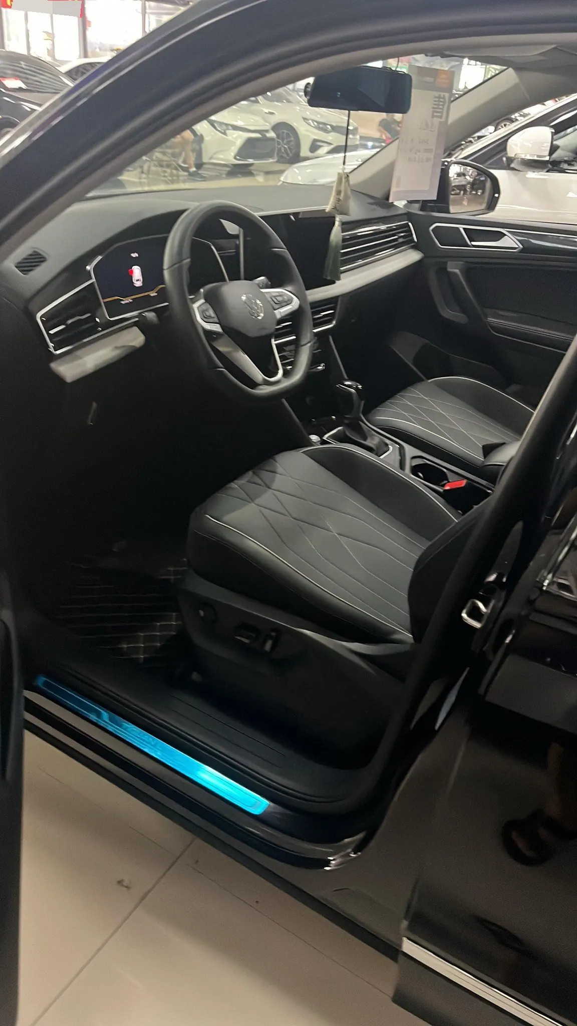 Volkswagen 2025 Tiguan L 1.5TSI 300TSI outstanding two-wheel drive Longteng version automatic gear 4