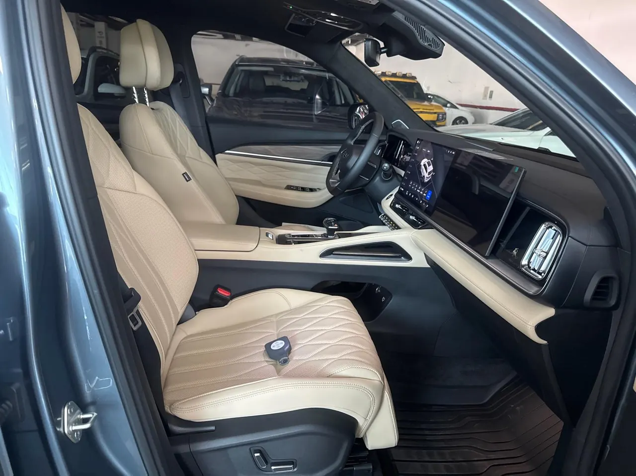 Geely 2026 XingyueL (Monjaro) 2.0TD Oriental Obsidian Star Edition Automatic Gear 5