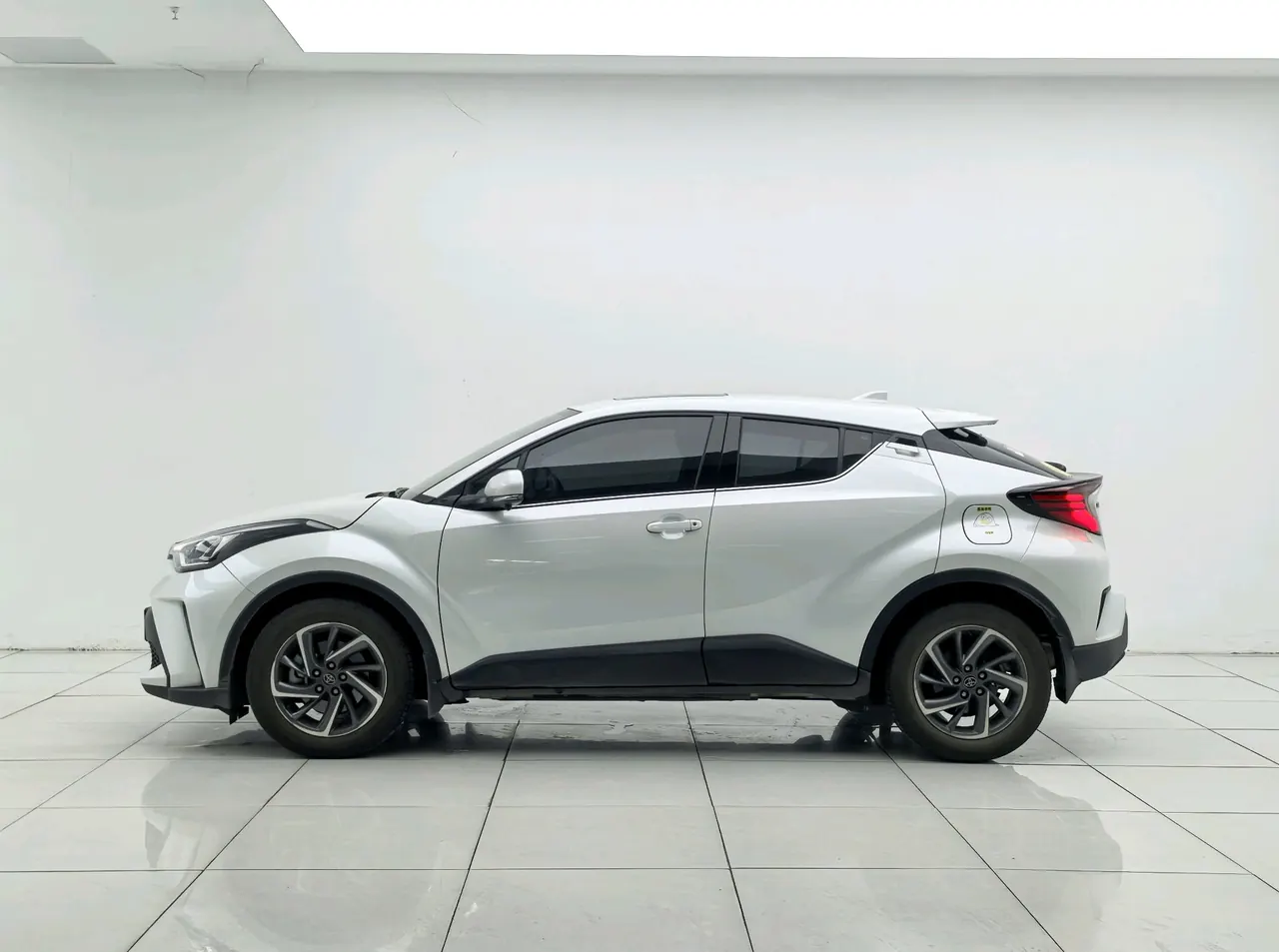 Toyota 2021 C- HR 2.0 Stepless Deluxe Edition Automatic Gear 2