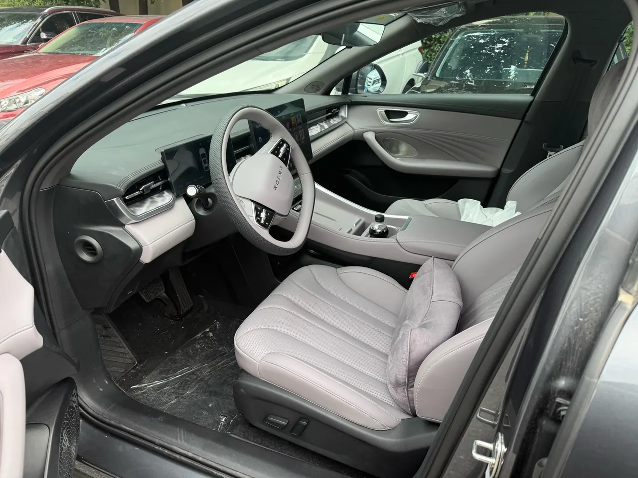 Roewe 2025 M7 DMH 1.5 160km Pleasant Edition Automatic Gear 2