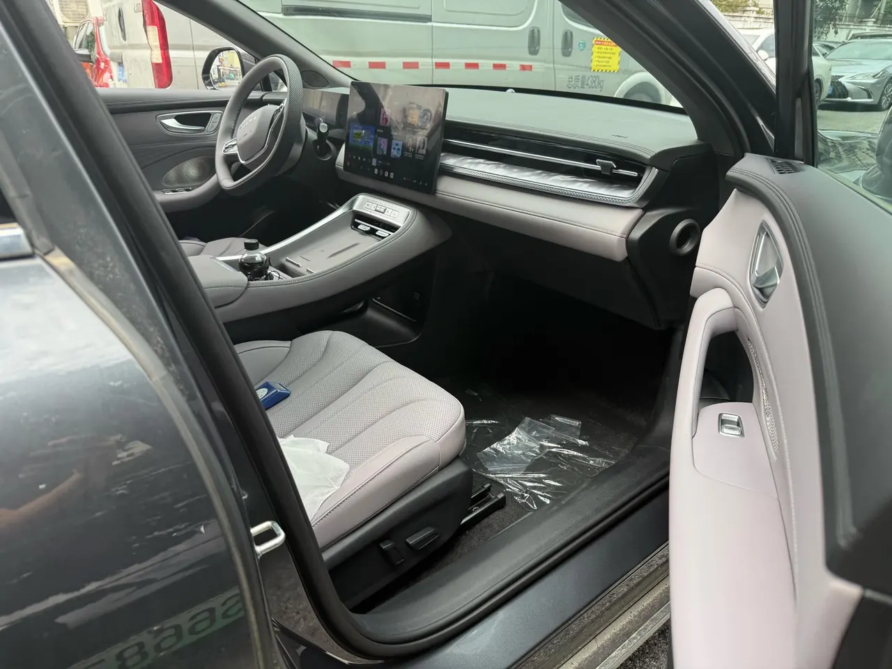 Roewe 2025 M7 DMH 1.5 160km Pleasant Edition Automatic Gear 4