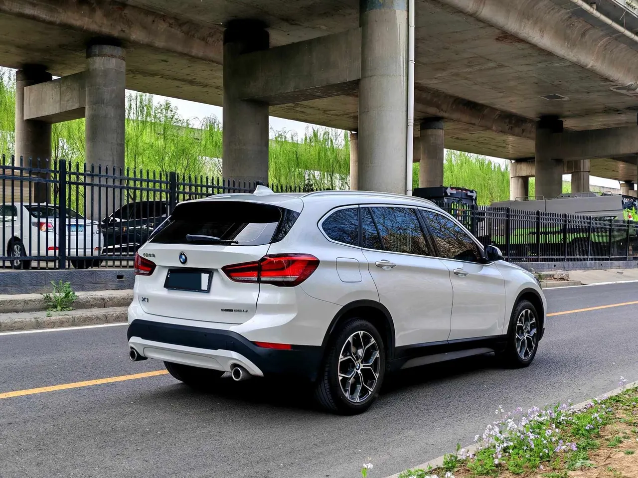 BMW 2022 X1 sDrive25Li 2.0T Leading Automatic Gear 5