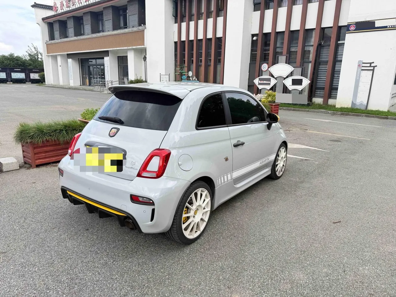Fiat 500 (Imported) 2022 500 Abarth 1.4T Sequence Variable Speed Manual Gear 4