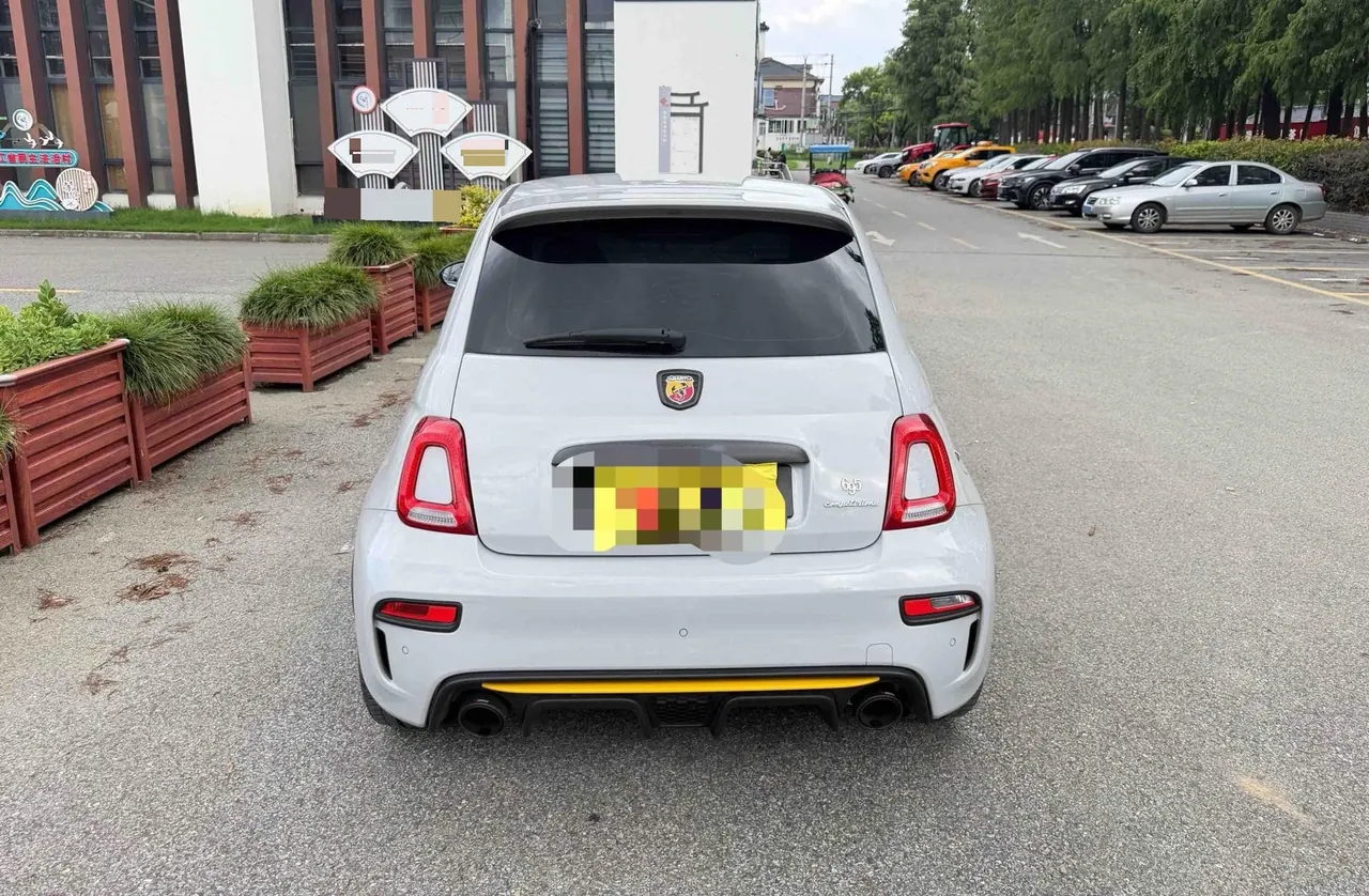 Fiat 500 (Imported) 2022 500 Abarth 1.4T Sequence Variable Speed Manual Gear 5