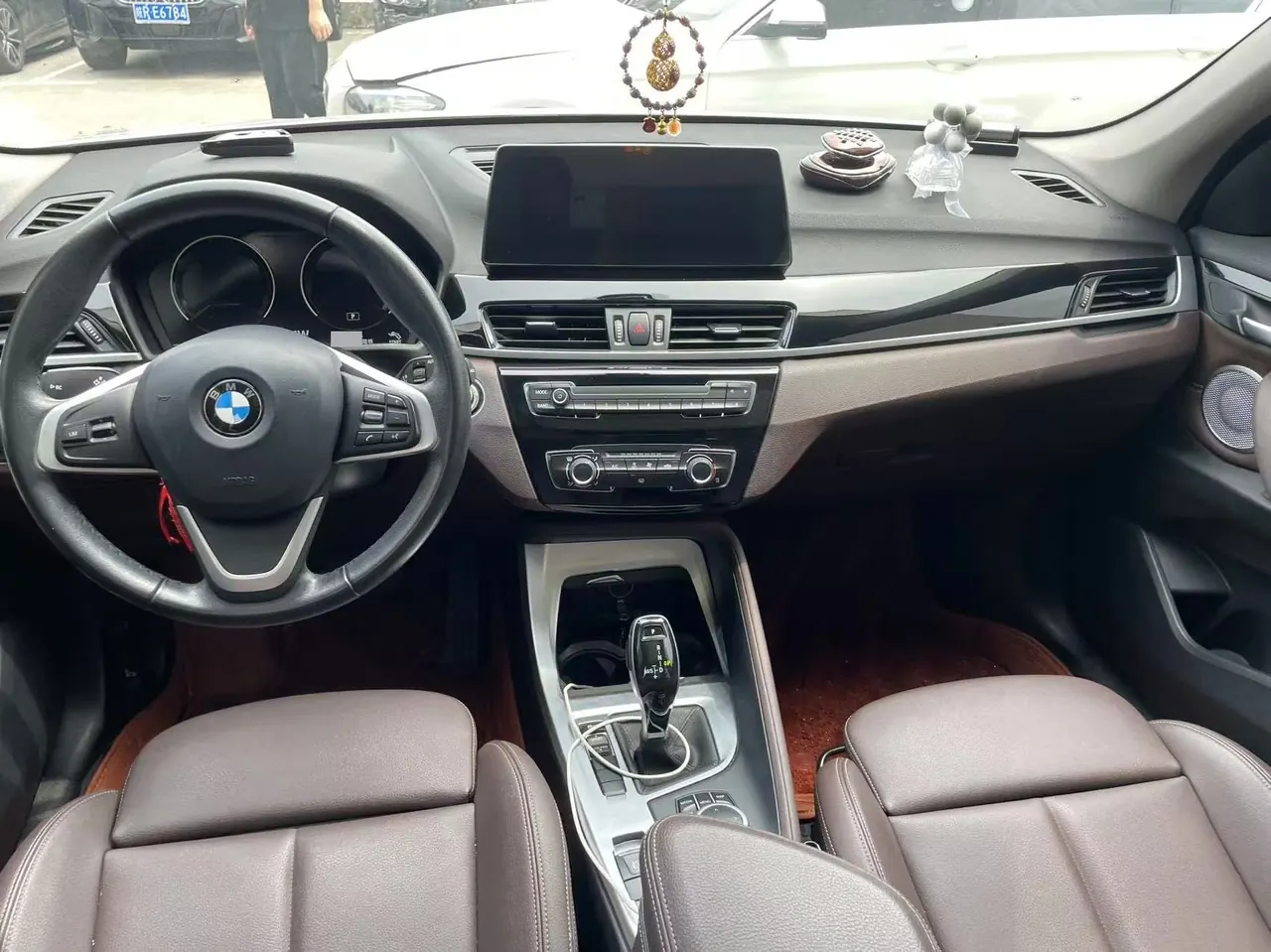 BMW 2022 X1 sDrive20Li 1.5T exclusive automatic gear 3