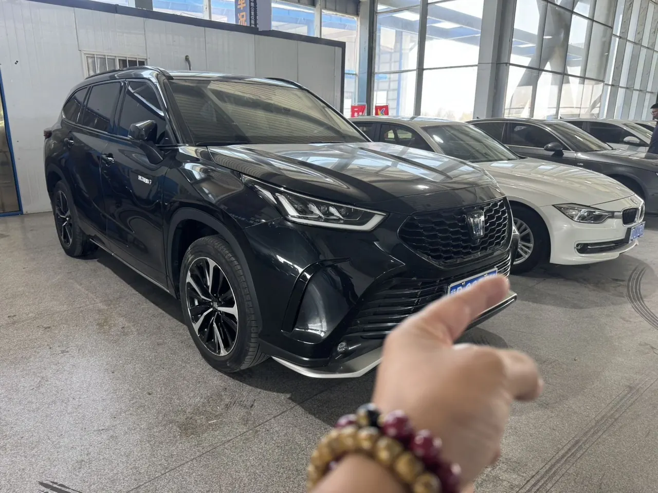 Toyota 2022 Crown Land Release 2.5 Stepless Four-wheel Drive Premium Edition Automatic Gear 3