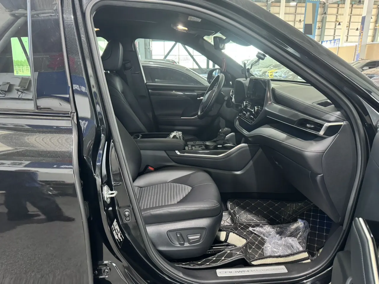 Toyota 2022 Crown Land Release 2.5 Stepless Four-wheel Drive Premium Edition Automatic Gear 6