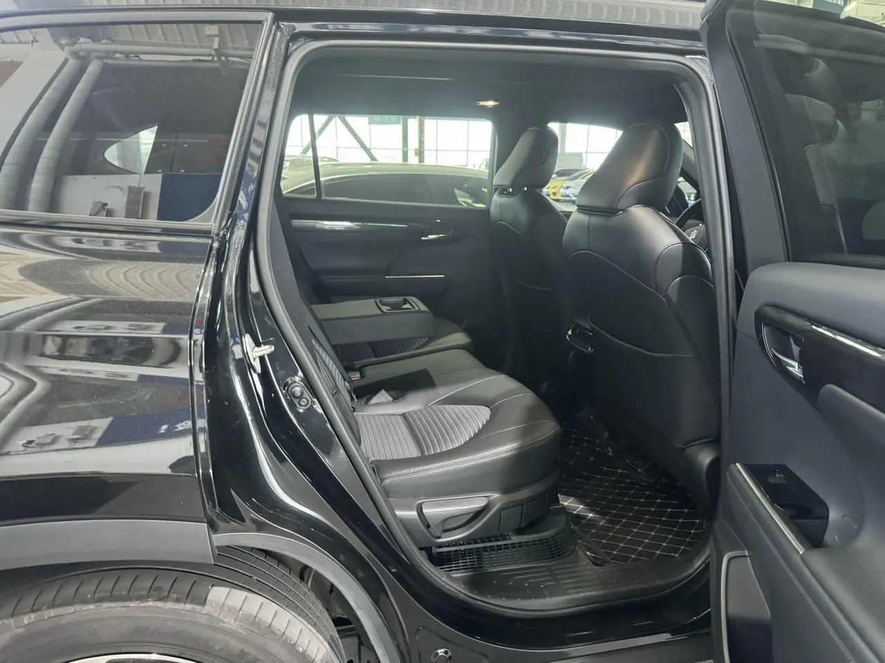 Toyota 2022 Crown Land Release 2.5 Stepless Four-wheel Drive Premium Edition Automatic Gear 7