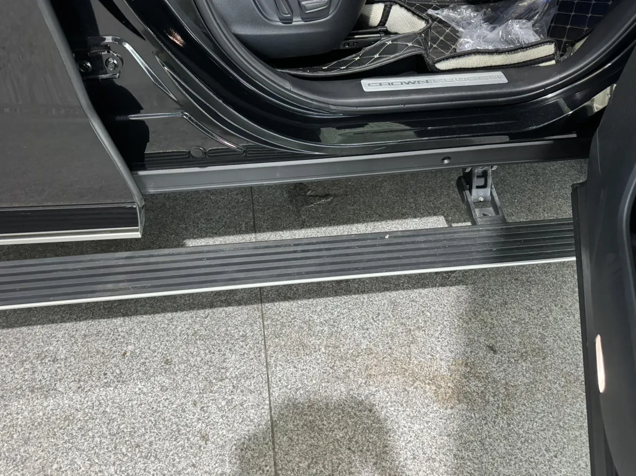 Toyota 2022 Crown Land Release 2.5 Stepless Four-wheel Drive Premium Edition Automatic Gear 9