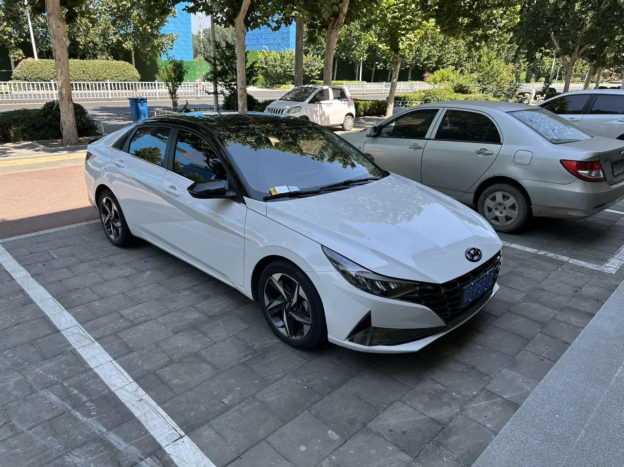 Hyundai 2022 Elantra -3-compartment 1.5 stepless LUX premium automatic gear 2