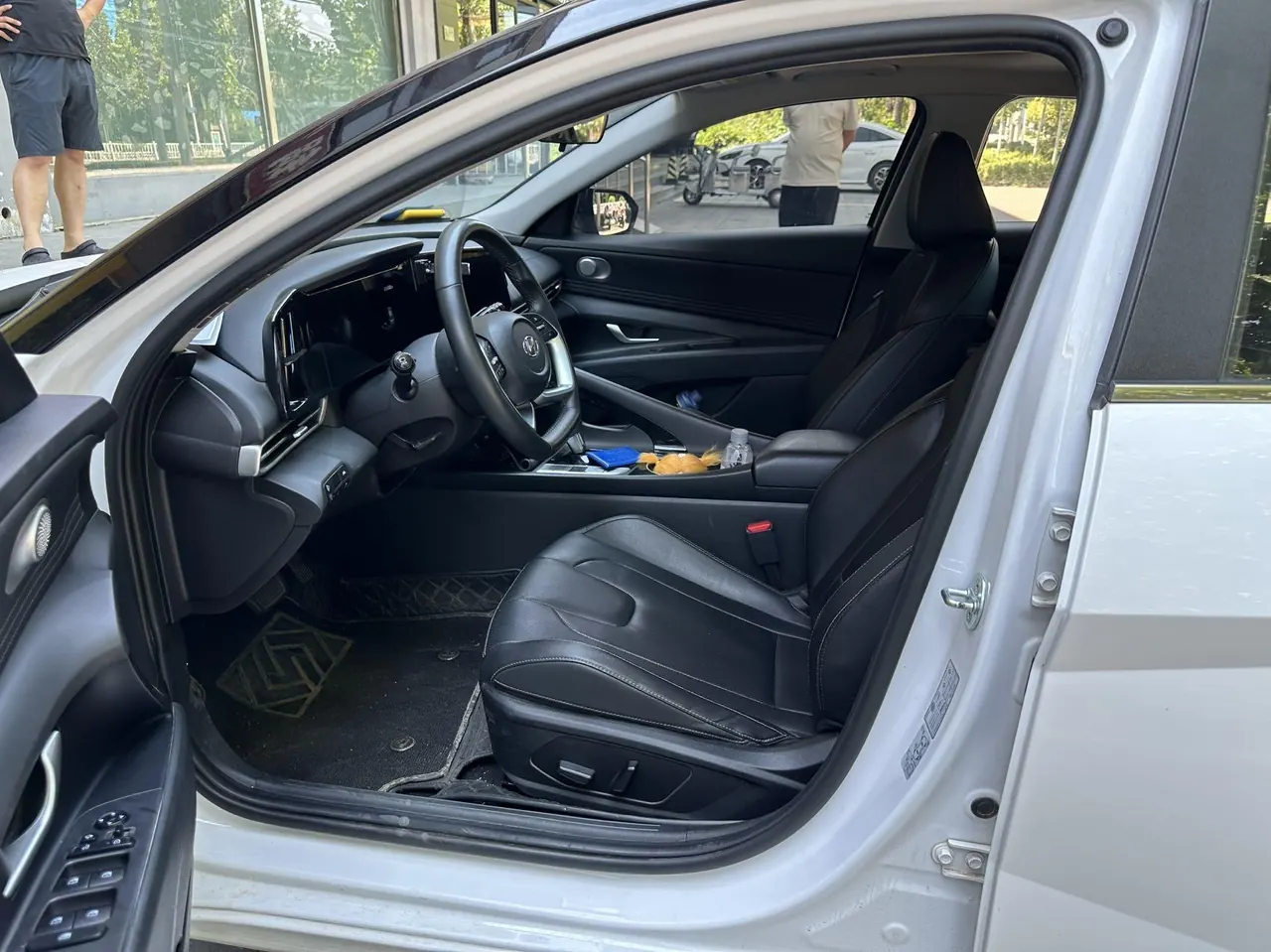 Hyundai 2022 Elantra -3-compartment 1.5 stepless LUX premium automatic gear 3