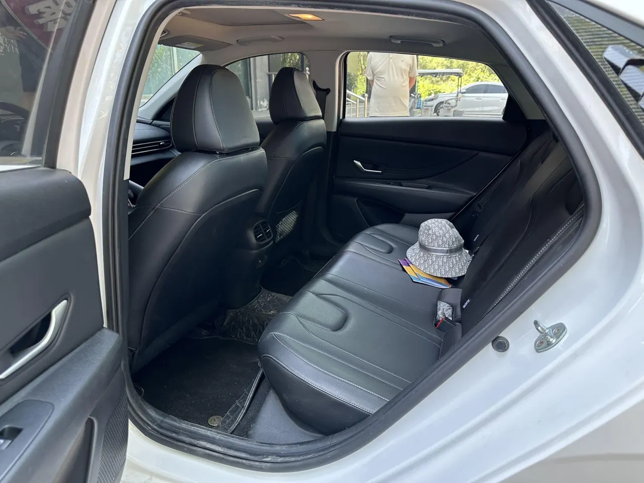 Hyundai 2022 Elantra -3-compartment 1.5 stepless LUX premium automatic gear 4