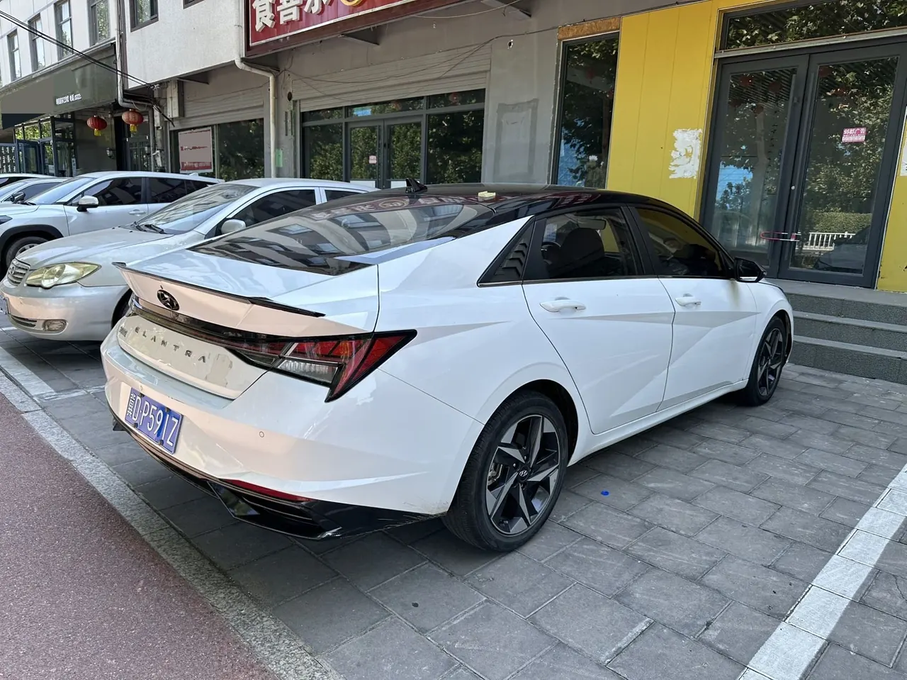 Hyundai 2022 Elantra -3-compartment 1.5 stepless LUX premium automatic gear 6