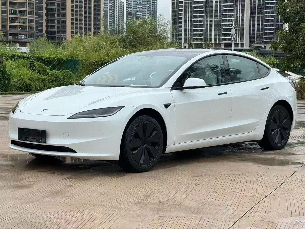 Tesla 2025 Model 3 rear-wheel drive version of automatic transmission - View 1