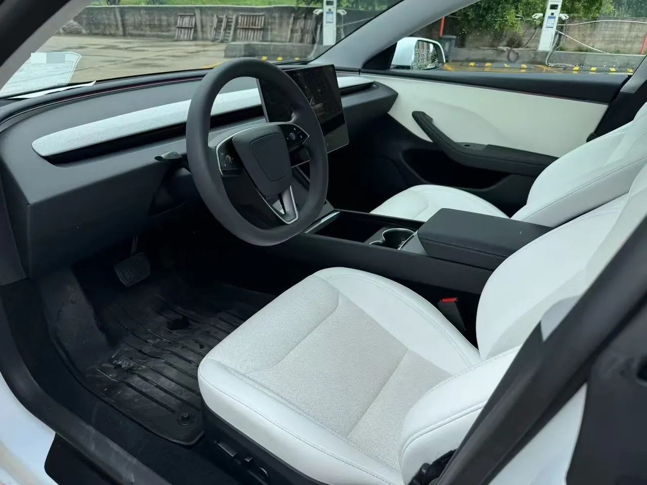 Tesla 2025 Model 3 rear-wheel drive version of automatic transmission 3
