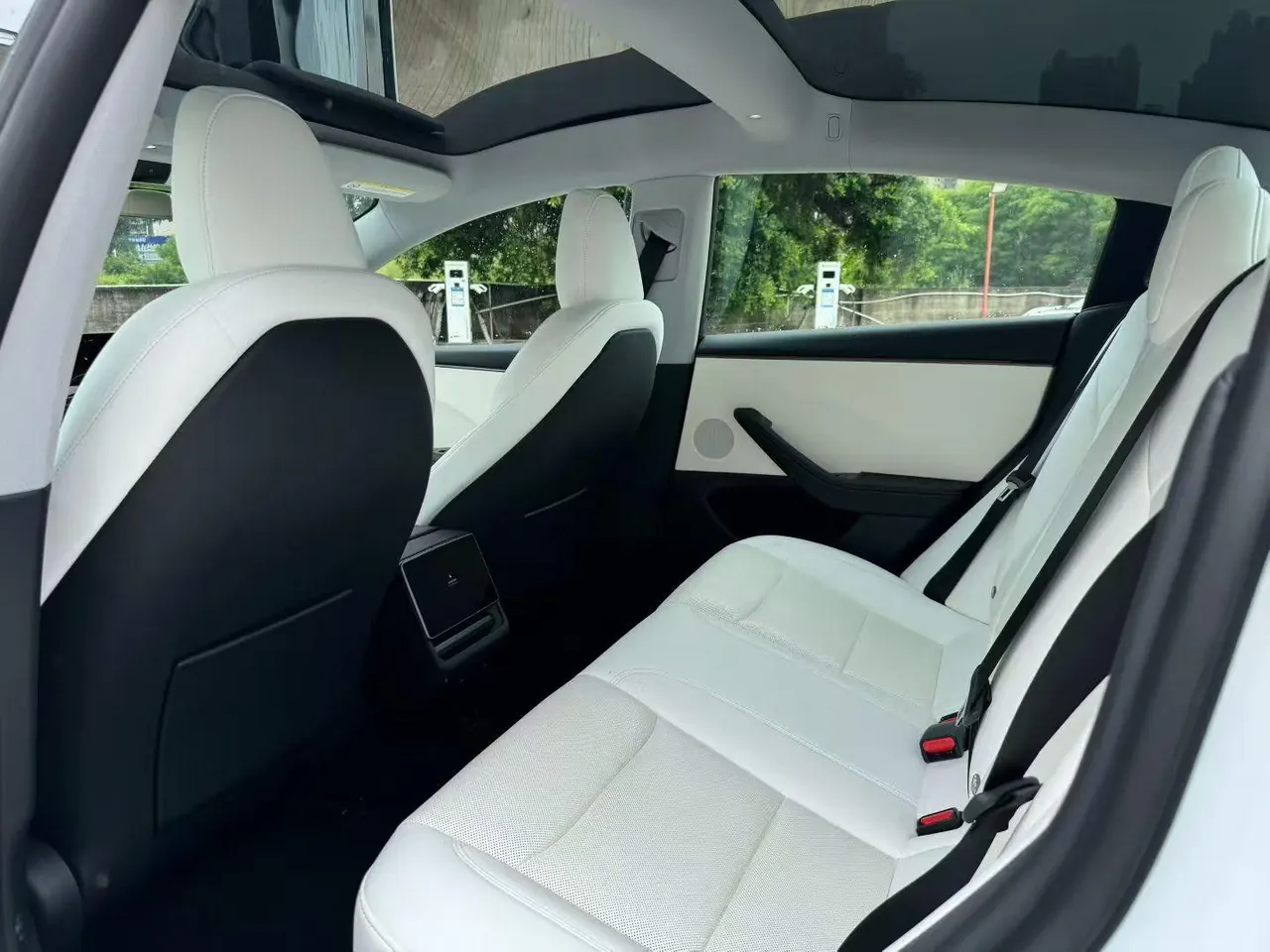 Tesla 2025 Model 3 rear-wheel drive version of automatic transmission 4