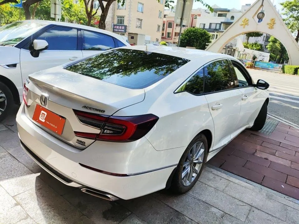 Honda 2022 10th Generation Accord 1.5T Stepless 260TURBO Deluxe Automatic Gear 2