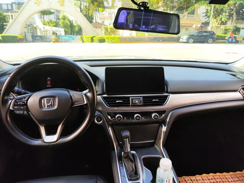 Honda 2022 10th Generation Accord 1.5T Stepless 260TURBO Deluxe Automatic Gear 3