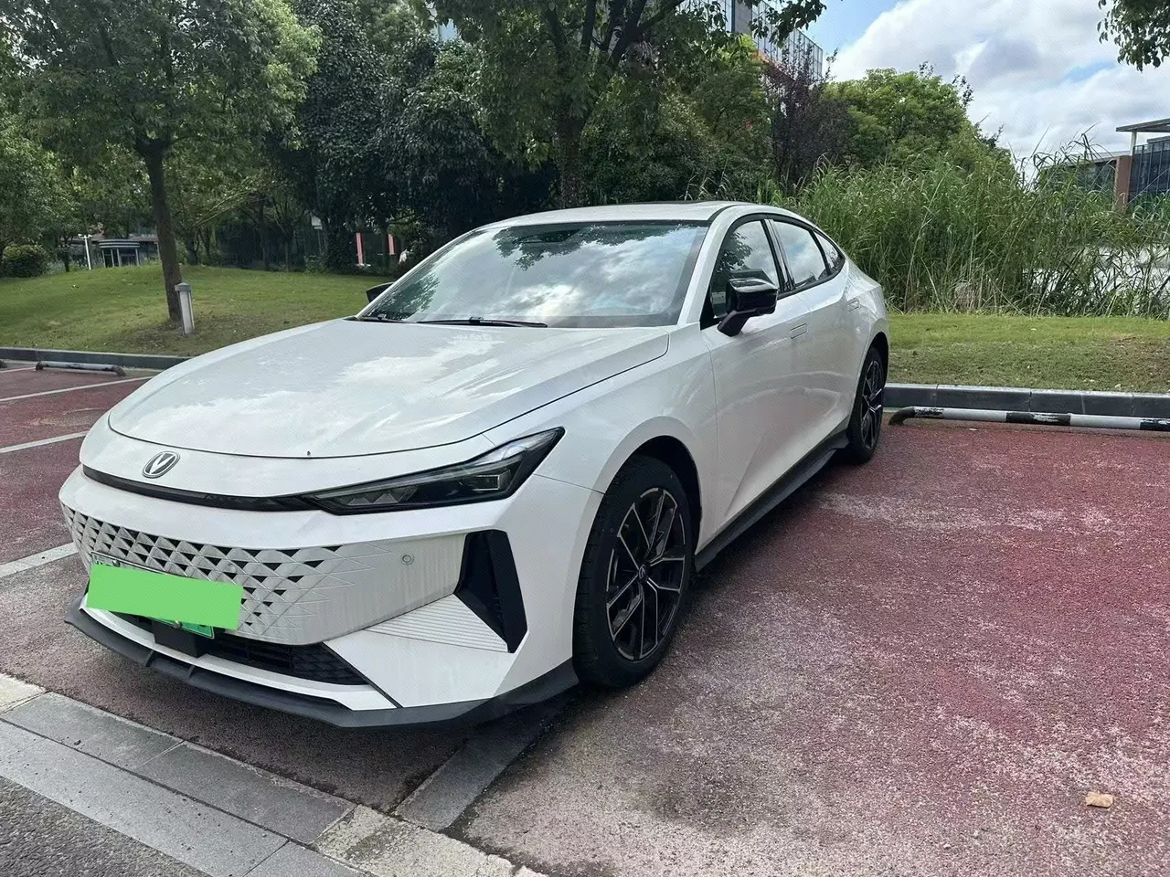 ChangAn 2024 UNI-V Zhidian iDD 1.5 Stepless Blue Whale 136km Zhiku Automatic Gear - View 1