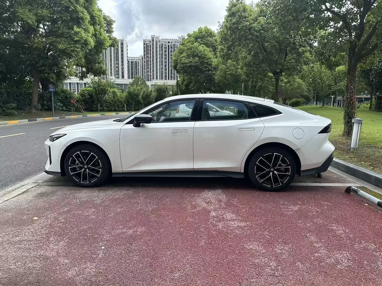ChangAn 2024 UNI-V Zhidian iDD 1.5 Stepless Blue Whale 136km Zhiku Automatic Gear 2