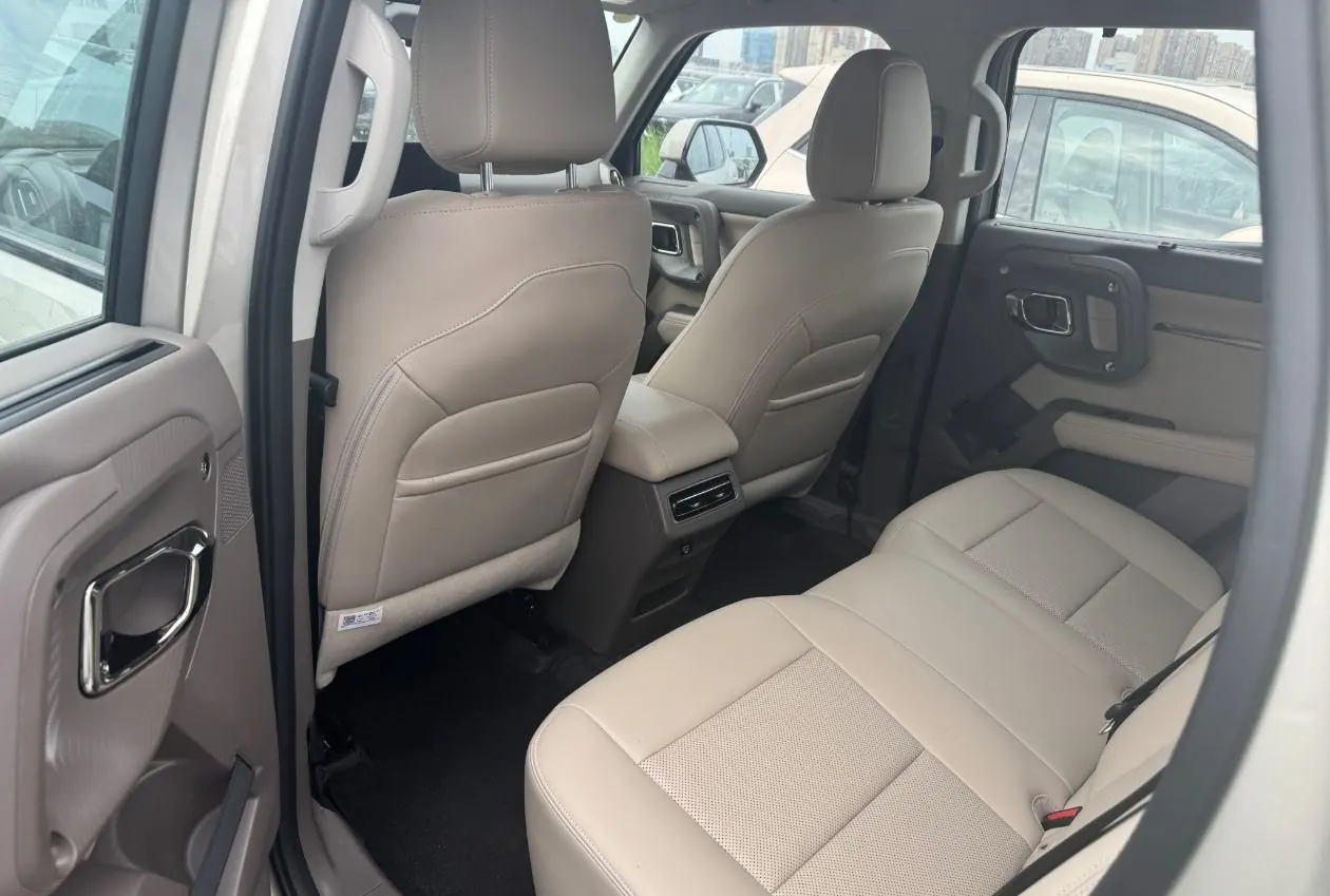 Haval 2026 big dog PLUS 2.0T four-wheel drive Chaoye version automatic gear 3