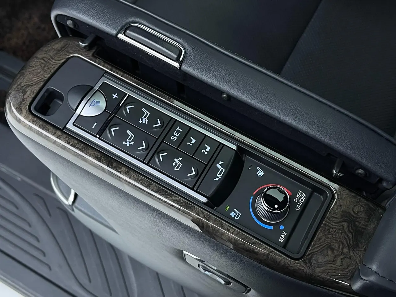 Toyota Wilfa (Imported) 2020 Wilfa 2.5 Stepless HV Distinguished Edition Automatic Gear 8
