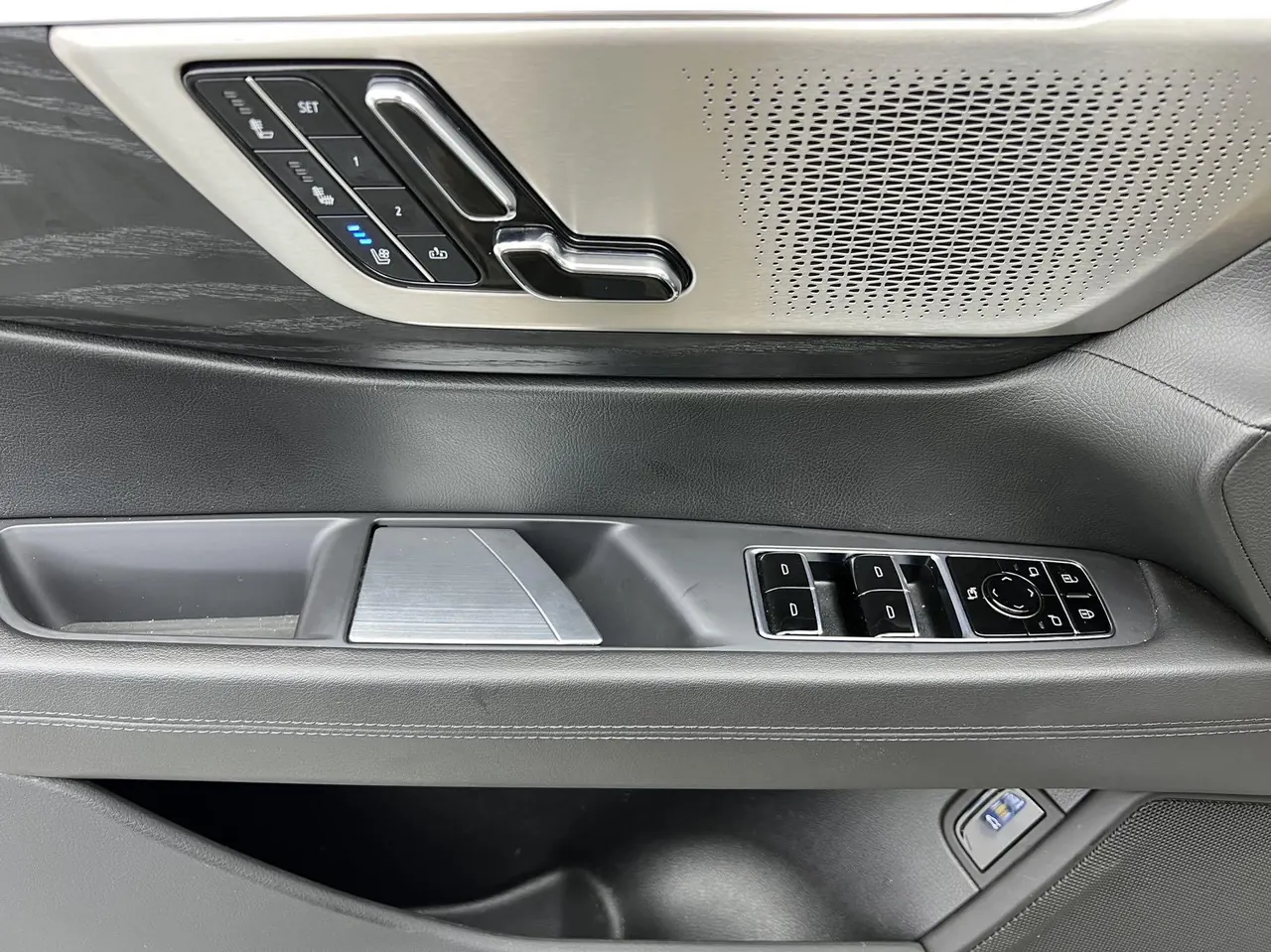 Cadillac 2023 CT6 2.0T 28T luxury automatic gear 3