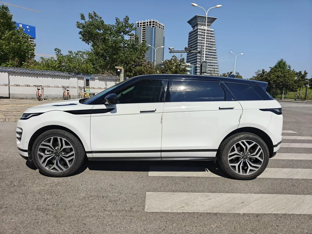 Land Rover 2022 Range Rover Aurora L 48V 2.0T 249PS R-Dynamic Deluxe Edition (Modified) Automatic Gear 2
