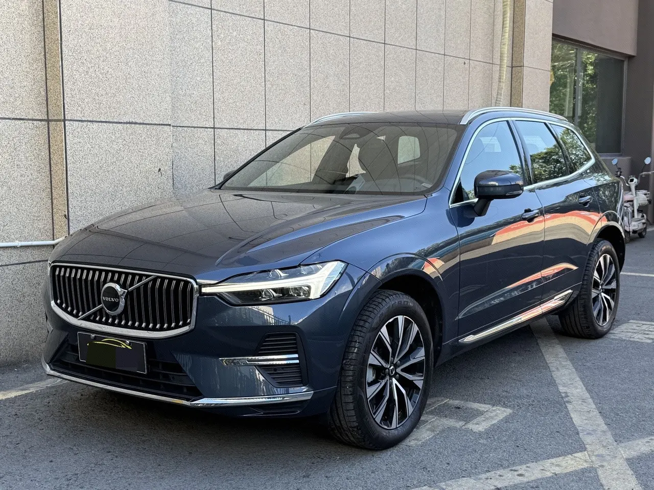Volvo 2025 XC60 48V 2.0T B5 4-wheel drive Zhiyuan Deluxe Edition Automatic Gear - View 1