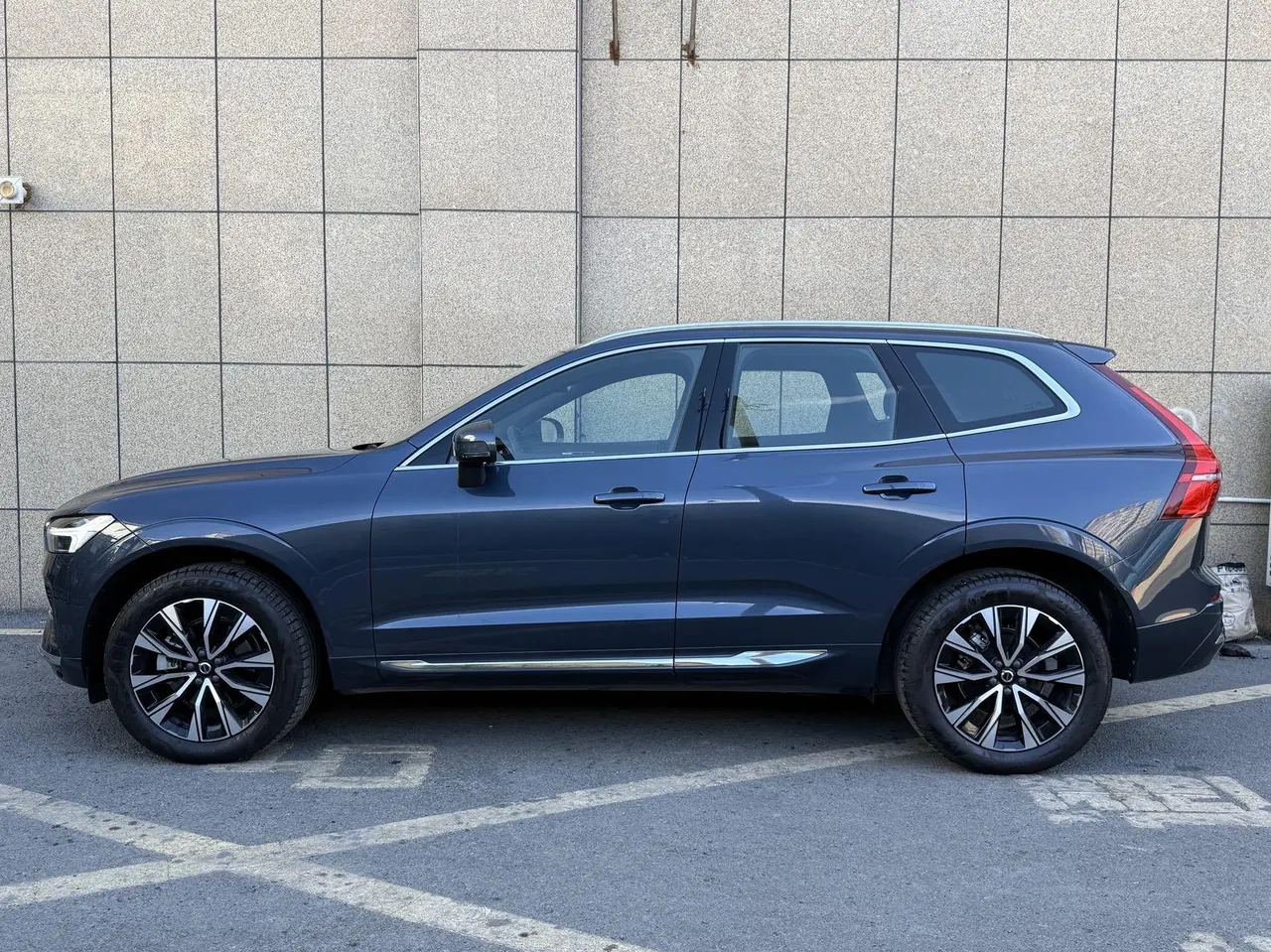 Volvo 2025 XC60 48V 2.0T B5 4-wheel drive Zhiyuan Deluxe Edition Automatic Gear 6