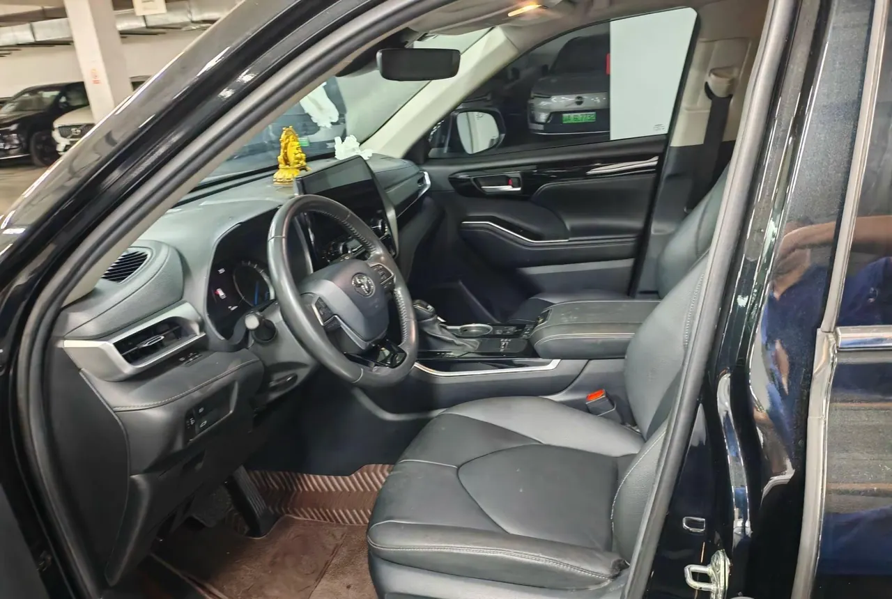 Toyota 2022 Highlander Dual Engine 2.5 Stepless Four-wheel Drive Extreme Edition 7-seat Automatic Gear 4