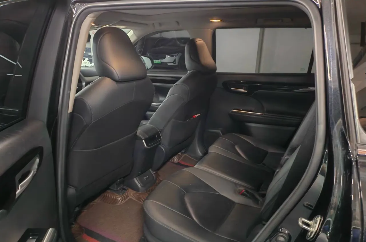Toyota 2022 Highlander Dual Engine 2.5 Stepless Four-wheel Drive Extreme Edition 7-seat Automatic Gear 5