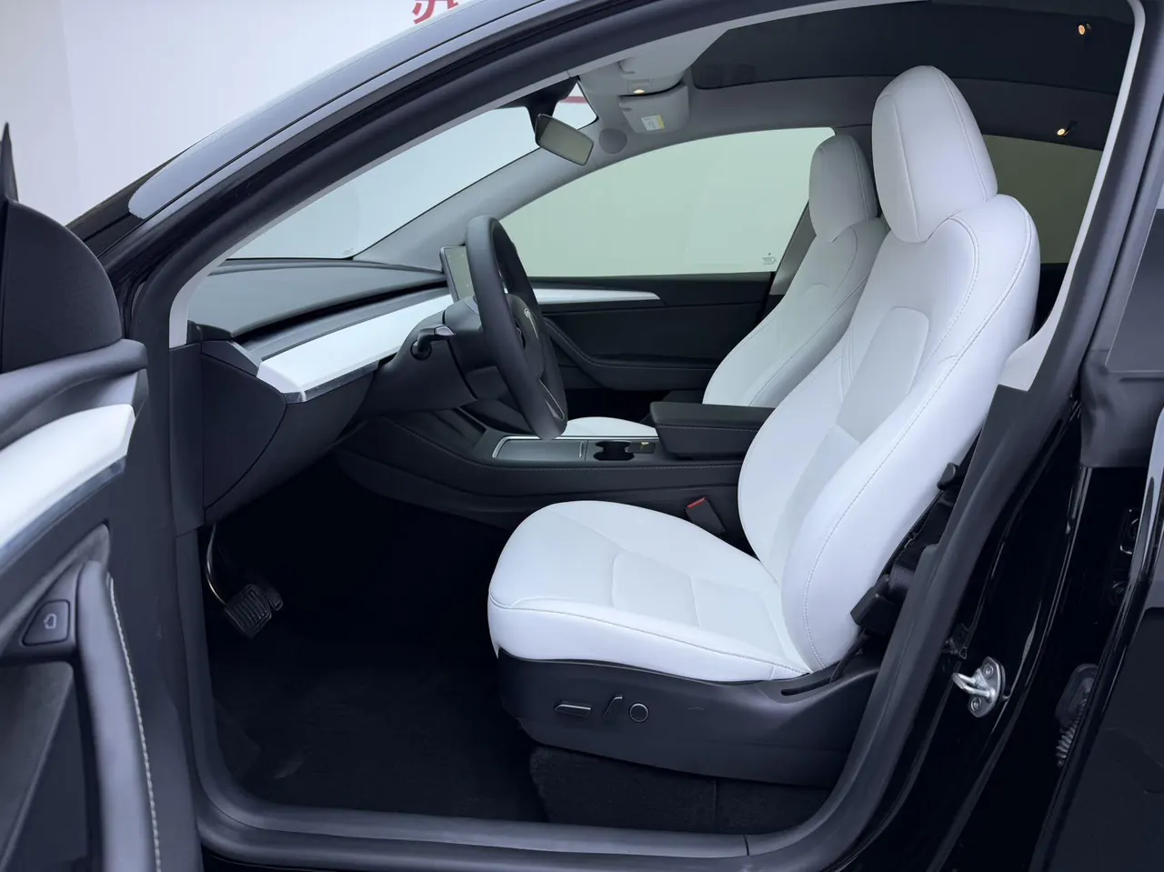 Tesla 2022 Model Y rear-wheel drive version (facelift) automatic gear 4