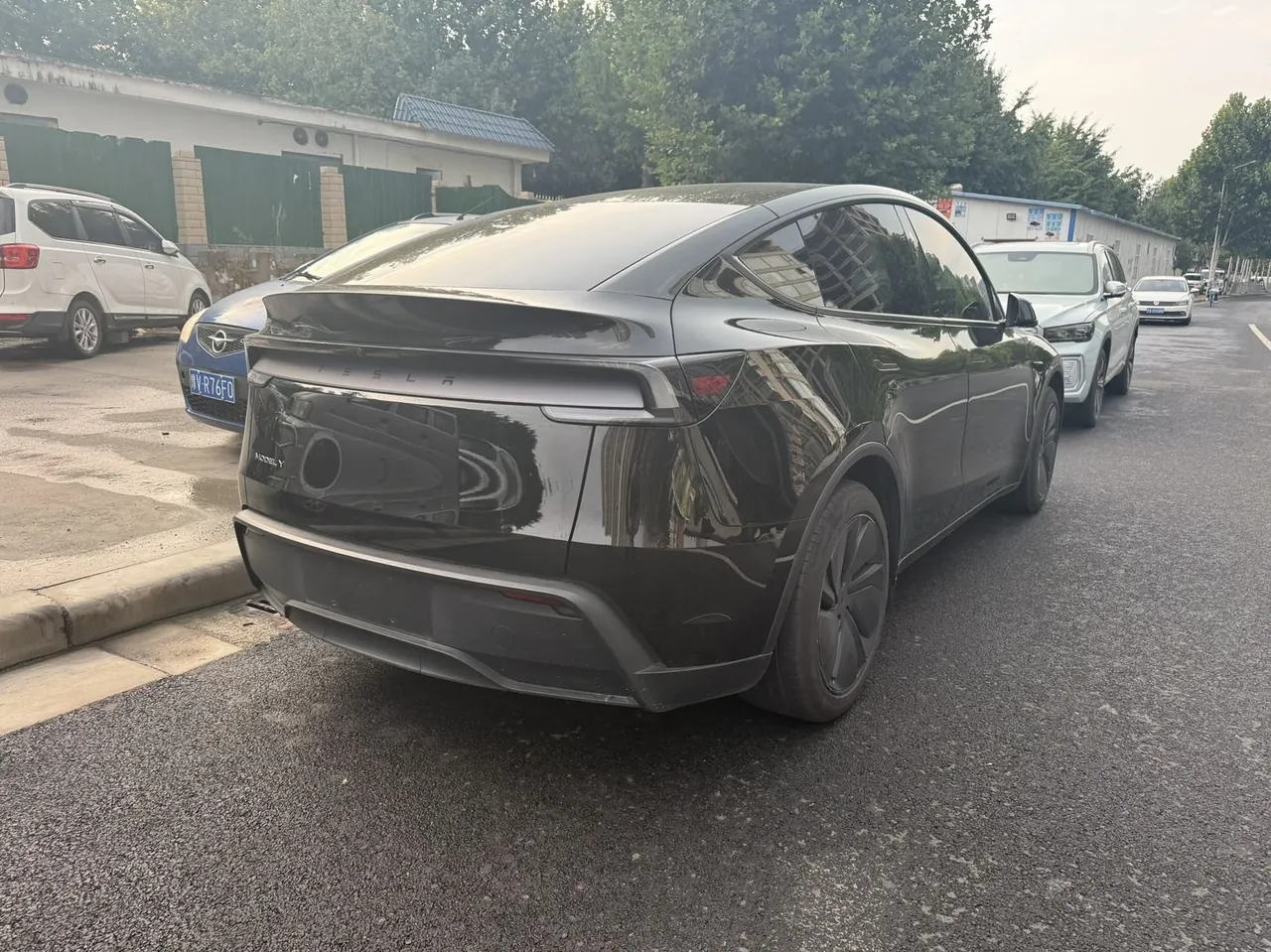 Tesla 2025 Model Y rear-wheel drive version automatic transmission 2