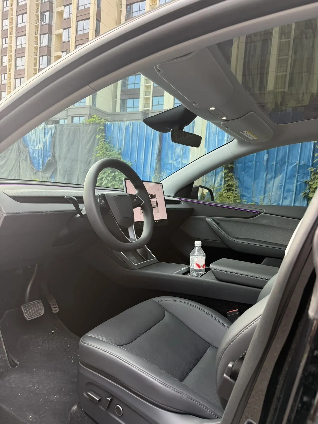 Tesla 2025 Model Y rear-wheel drive version automatic transmission 3