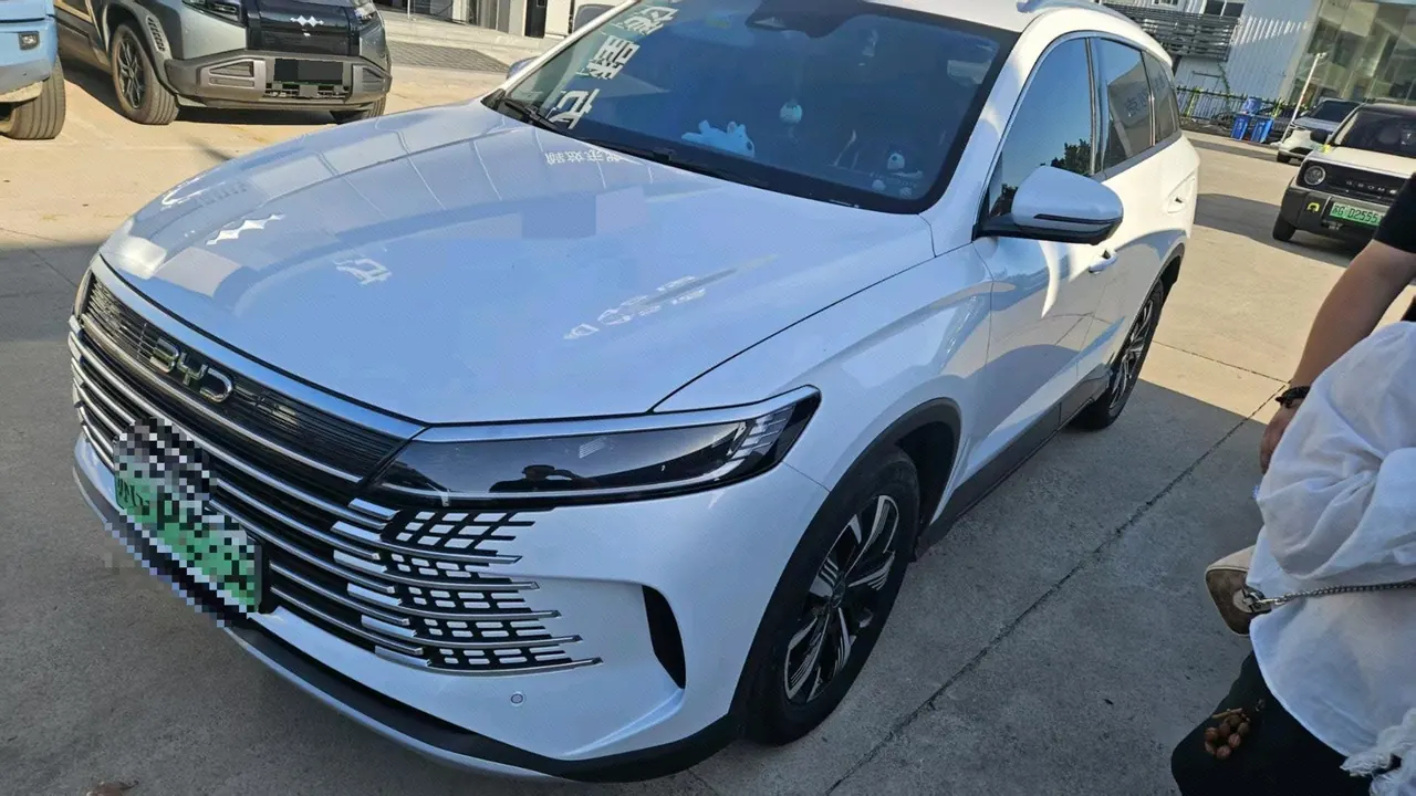 BYD 2025 Sea Lion 05 DM-i 1.5 Stepless 115KM Honorable Automatic - View 1