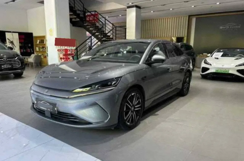 BYD 2025 Qin L EV 470KM Leading Automatic Gear - View 1
