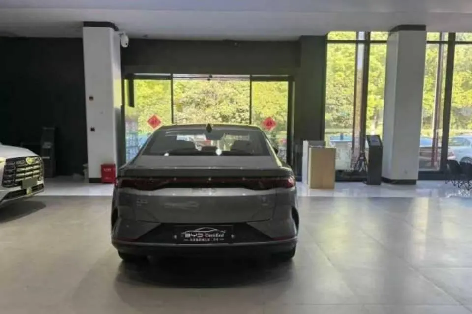 BYD 2025 Qin L EV 470KM Leading Automatic Gear 8