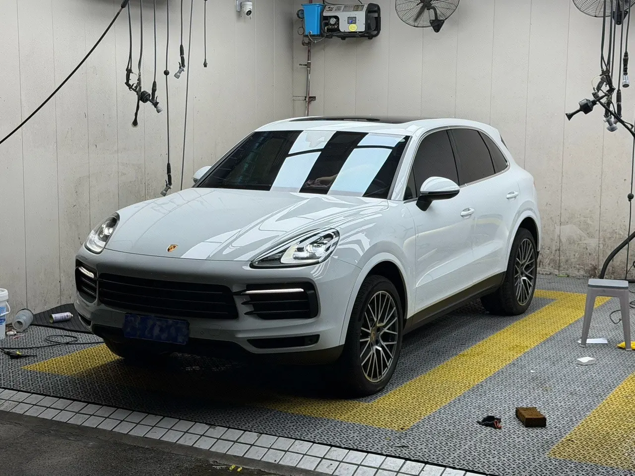 Porsche Cayenne (Imported) 2022 Cayenne 3.0T Platinum Edition Automatic Gear - View 1