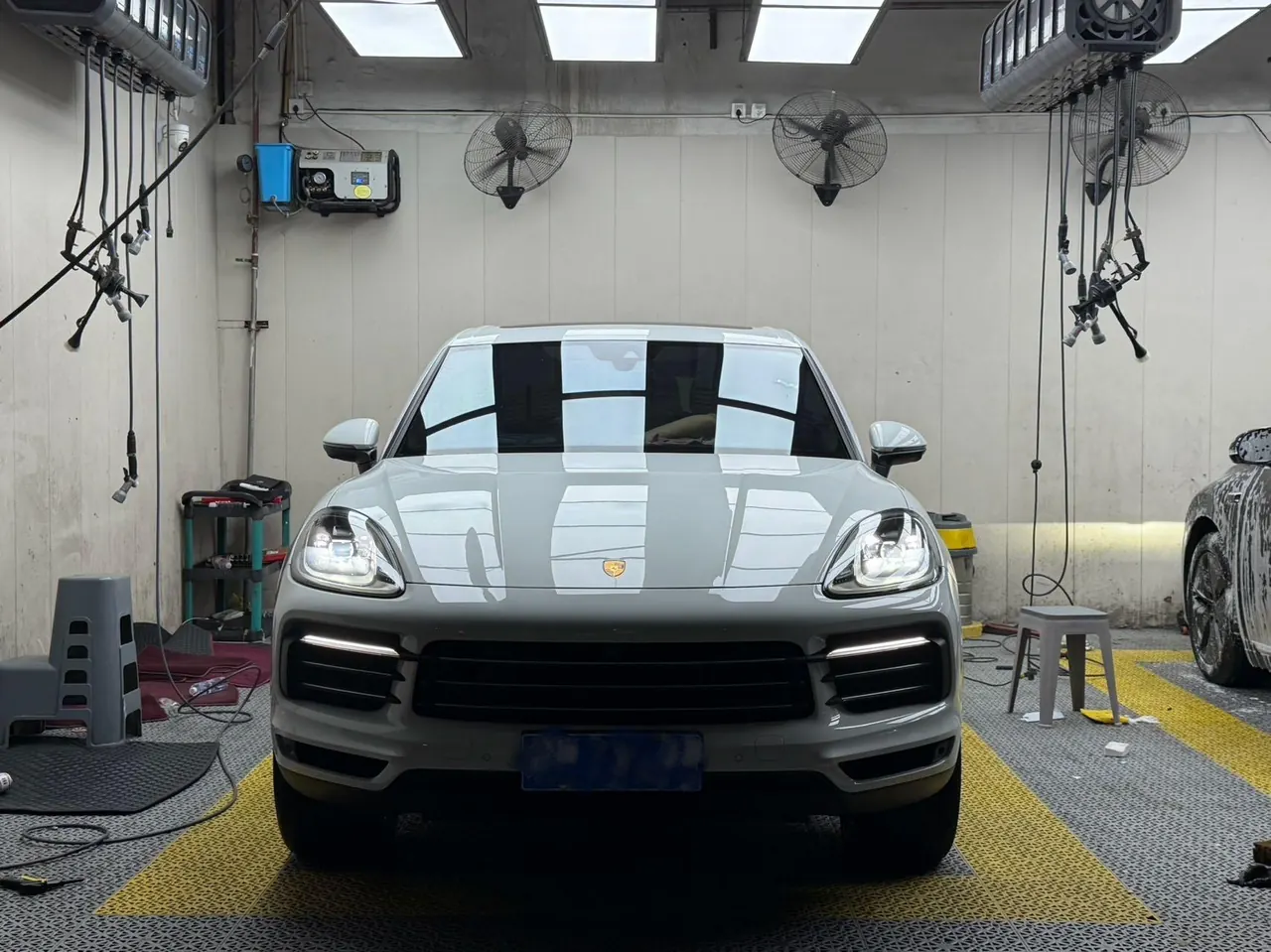 Porsche Cayenne (Imported) 2022 Cayenne 3.0T Platinum Edition Automatic Gear 2