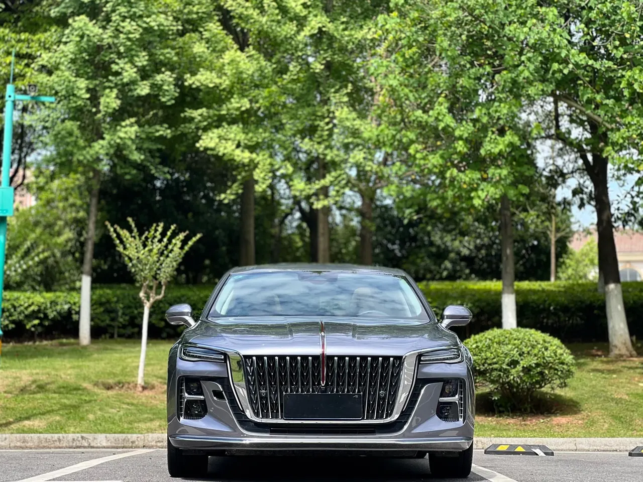 HongQi 2023 H5 2.0T Zhilian Flag Collar Edition Automatic Gear 2