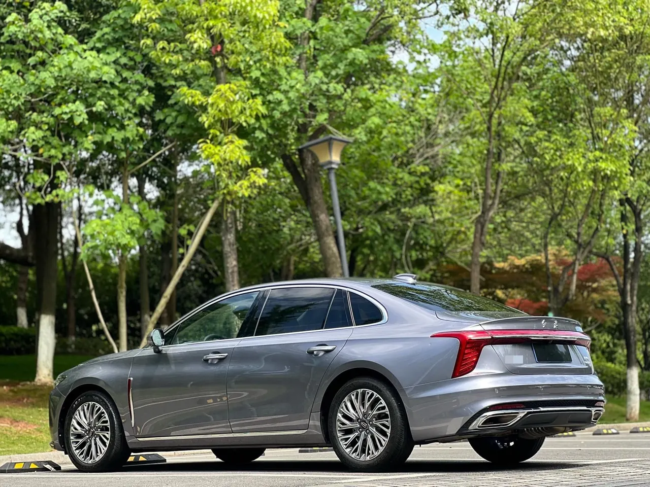 HongQi 2023 H5 2.0T Zhilian Flag Collar Edition Automatic Gear 7