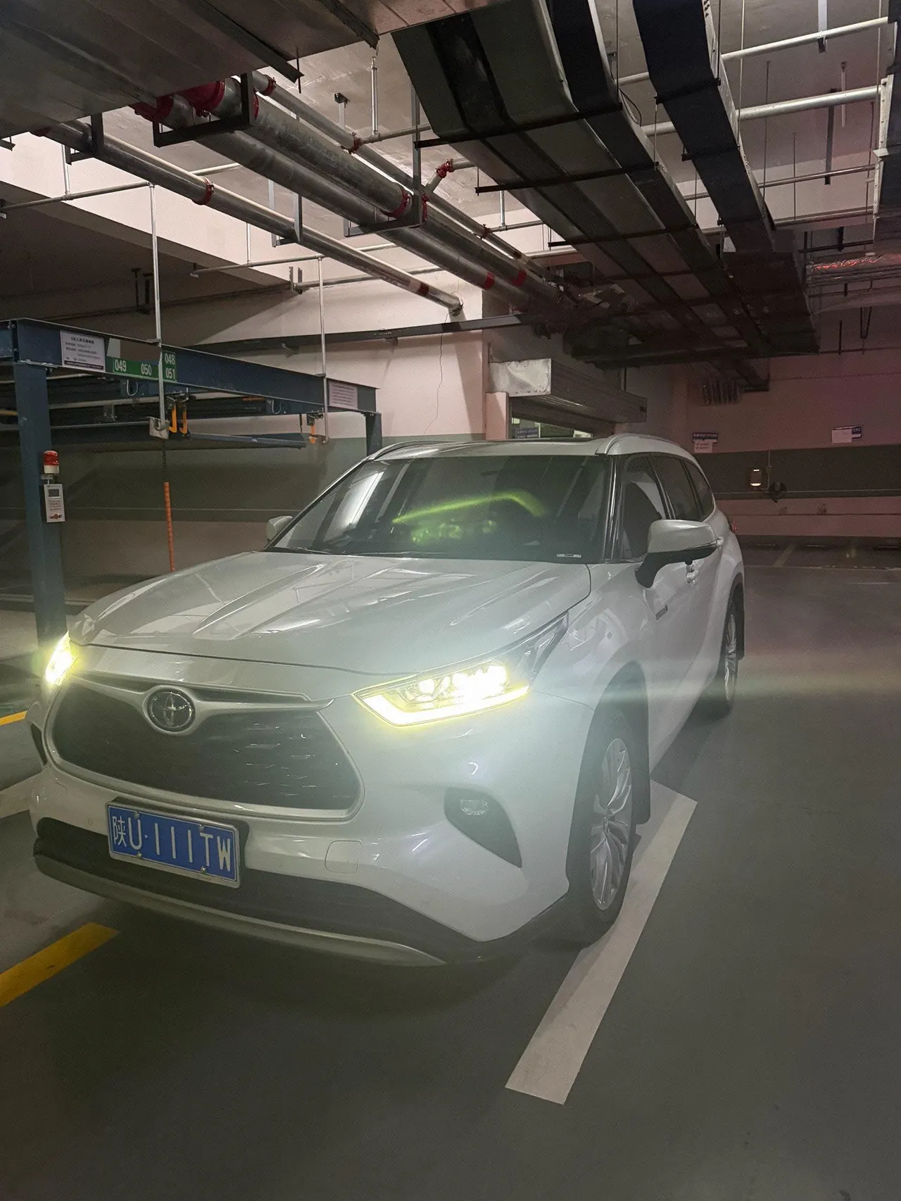 Toyota 2023 Highlander Dual Engine 2.5 Stepless Intelligent Electric Hybrid Four-wheel Drive Elite Edition 7-seat PLUS Edition Automatic Gear - View 1