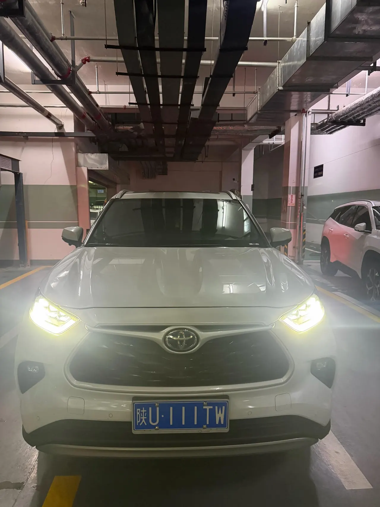 Toyota 2023 Highlander Dual Engine 2.5 Stepless Intelligent Electric Hybrid Four-wheel Drive Elite Edition 7-seat PLUS Edition Automatic Gear 2