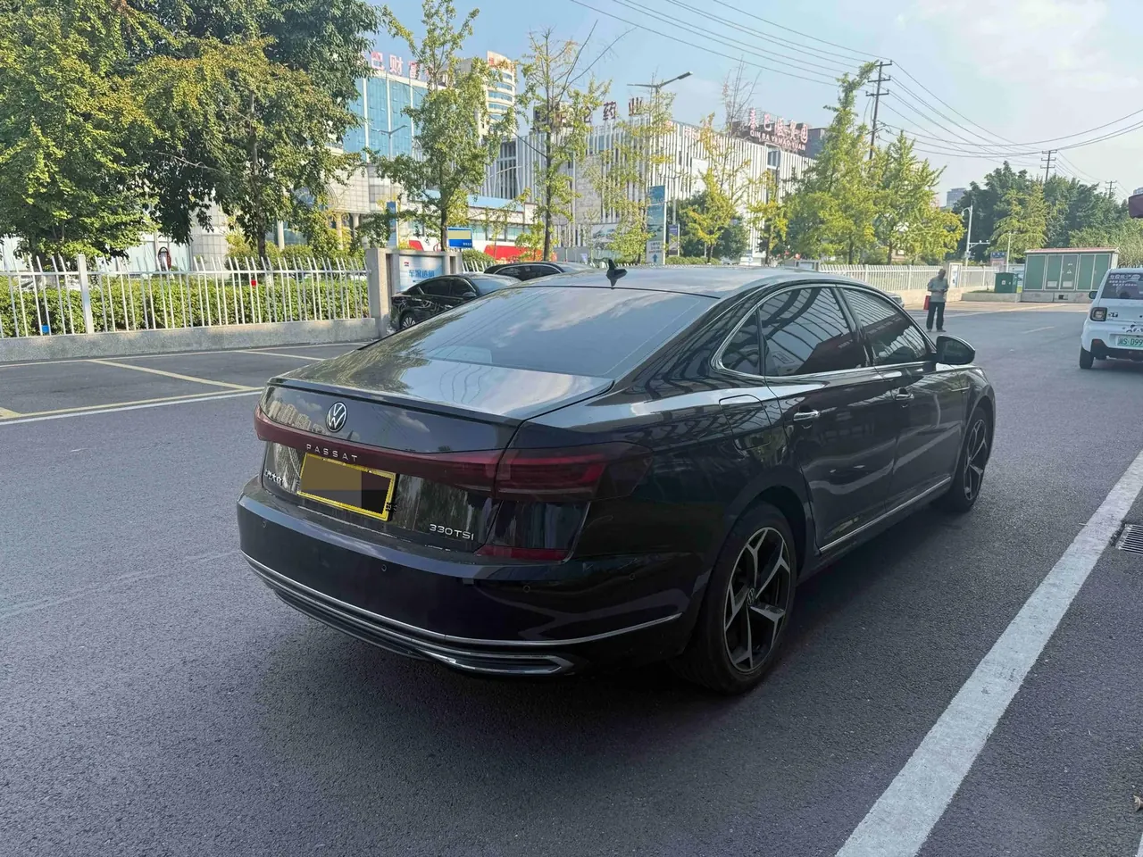 Volkswagen 2023 Passat 2.0TSI 330TSI Star Deluxe Edition Automatic Transmission 9